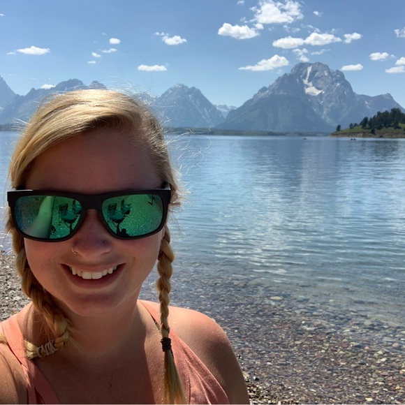 Meet your Posher, Meaghan - Picture 4 of 4